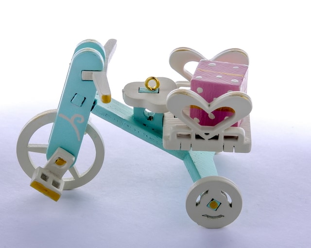 Елочная игрушка - Детский велосипед с багажником  56GG64-25804 Heart