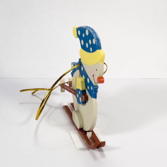 Елочная игрушка - Снеговик на лыжах в колпаке 650-3